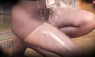 SDJS-248 수건 한 장으로 남자 목욕탕에 들어가 보지 않겠습니까? 연수 2024 부끄러움을 극복하고 목욕탕 방뇨! 검은 스타킹 마사지부터 입과 음부로 정액 채취! 그리고 설마 남자 조수까지? SOD 여직원 6명이 커리어 업을 목표로 각자 다른 과제에 몰두한다!