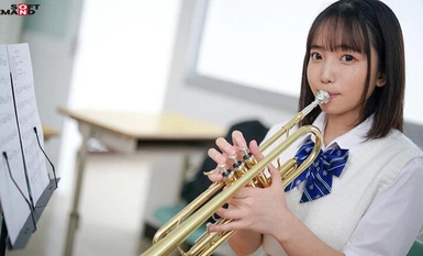 SDAB-306 Oto-chan，喜欢口交的铜管乐队成员，为任何要求她口交的人口交 Oto Misaki