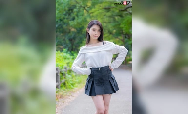 MOGI-131 【初撮り】元子役の大学1年生 JAZZダンスに明け暮れる147cm小柄美少女 よく褒められるという美尻と性感帯は乳首とクリ これまで一番良かったSEXは首絞めプレイで中イキと潮吹きをしてみたい もかちゃん・18歳【圧倒的4K映像でヌク！】 綾瀬もか