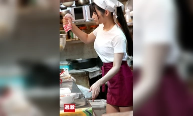 116NHDTB-90401 สาวพาร์ทไทม์ที่หน้าแดงขณะให้บริการลูกค้า 15 สาวอกใหญ่ที่ร้านราเม็ง