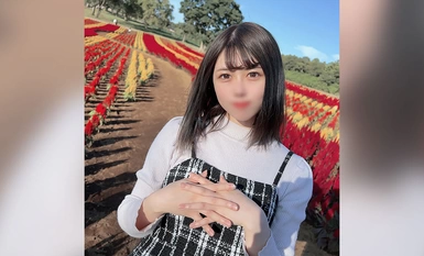 FC2-PPV-4322749 第一枪，面对面！限量至明天！她是一名大学生，拥有无可挑剔的梦幻挎包和天然 G 型罩杯！她拥有美丽的白桃臀身材，整洁的脸庞和疯狂丰满的大奶子，夹在她露天的拨浪鼓之间，喷涌而出，追逐着她！