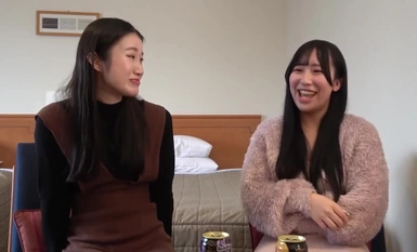 FC2-PPV-4326418 限价一周！一个身材窈窕的美女和一个失意的朋友。英俊清纯的女友和身材窈窕的失意好友聚在一起玩 3P，一次被干，一次被口交。