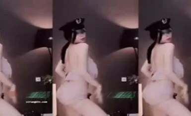 鬥魚超人氣女神【張琪格】8月最新露點揉乳合集31