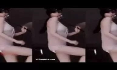 斗鱼超人气女神【张琪格】8月最新露点揉奶合集 30