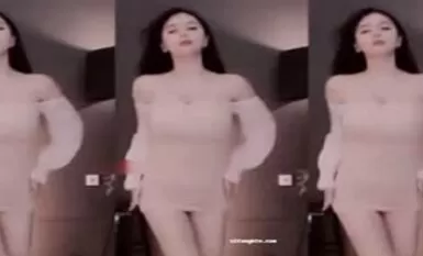 鬥魚超人氣女神【張琪格】8月最新露點揉乳合輯 5