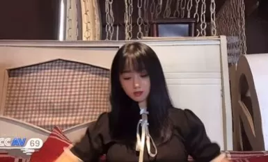 CCAV認證UP主『小桃』最新出品飢渴砲友鹹豬手咖啡廳開摸飯店濕身服務