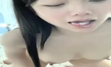 甜美卡哇伊萌妹纸大尺度自慰，JK装慢慢脱光，揉捏奶子假屌抽插，翘起屁股手指抠入，后入抽插呻吟连连