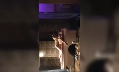 水療館深夜第三場，風騷技師的水床服務，莞式全套伺候大哥從浴室到床上，給大哥整的舒爽無比