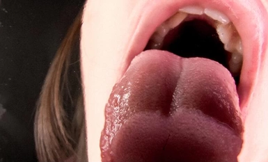 EVIS-517 [语言淫荡的女人] 主观舌吻，吐唾液手交。