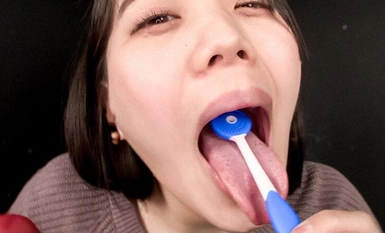 EVIS-517 [语言淫荡的女人] 主观舌吻，吐唾液手交。