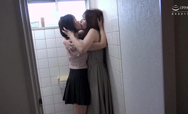 AUKT-010 Ciuman lesbian, persetubuhan lidah yang cabul ~Kami tergila-gila dengan cinta hisap mulut~