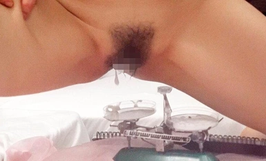 DVMM-070 美颜MM号 唯美人妻魔镜 好朋友对战好朋友的妈妈们！处女反向搭讪射精大战！ 3 已婚妇女给刚认识的年轻处女打手枪、自慰和口交，尽管她为此感到羞耻！一个刚认识已婚妇女的年轻处女羞于给她打手枪、自慰和口交！