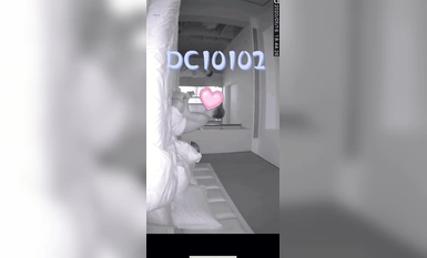 推特極其淫盪騷妻【DC10102】訂閱，蜜穴粉嫩3P露出道具紫薇高潮噴水不止（1）