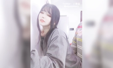 推特13萬粉蘿莉風coser可鹽可甜TS娘【小舞醬】露臉私拍，嗲聲嗲氣3P前後夾擊直男最愛(2)