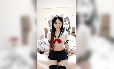 Gadis cantik terbaik [04 senior] kakak super manis dan lembut! Kostum seksi dengan telinga kucing, close-up faraj gemuk tanpa rambut, ayam jantan palsu tebal untuk penembusan, kedudukan menunggang di atas tanah, faraj gemuk bersih yang benar-benar mahu di