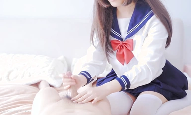 米胡桃（ミーフタオ）白絹セーラー服ラブ？犯されるのが気持ちいいと竿の上に乗って汁を垂らす女子校生。