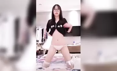 Mười ly, chín ly dâm đãng và một con khốn tương phản