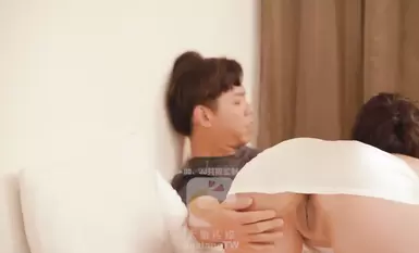 大像傳媒之女兒在旁邊睡覺媽媽的我卻在做愛