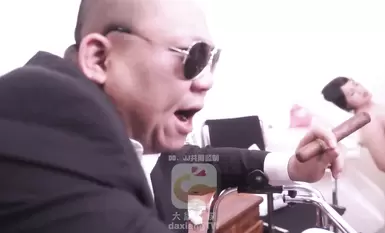 ความเห็นอกเห็นใจของสามีตาบอดของ Daxiang Media ที่มีต่อภรรยาของเขา - Xiaojun