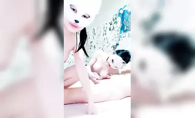 Cô gái xinh đẹp nhất [Qingqing Sakurako] có làn da trắng và bộ ngực đẹp! Có một nhân vật nam đụ âm hộ của cô ấy, bế cô ấy lên và đưa âm hộ của cô ấy vào tư thế cưỡi ngựa. Cô ấy nhấc chân lên và thâm nhập vào âm hộ mềm mại của cô ấy từ bên cạnh.