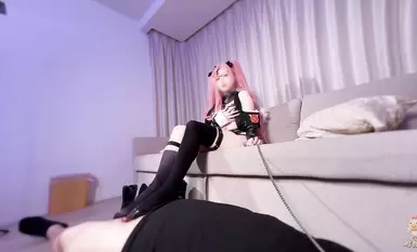 大神〖鸡教练〗18COS游戏，妹妹的特殊的惩罚方式可爱娇嫩的小脚丫穿上丝袜给哥哥足交骑乘榨精