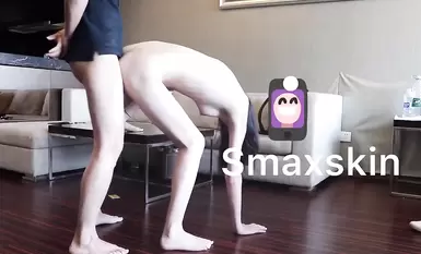 เด็กสาวที่เปิดเผยร่างกายระดับแนวหน้าบน Twitter [Smaxskin] ถูกถ่ายทำแบบส่วนตัว เธอถูกเปิดเผยอย่างสมบูรณ์ที่ IKEA และได้รับการฝึกฝนเหมือนผู้หญิงเลวที่จะมีเพศสัมพันธ์โดยไม่ใช้ถุงยางอนามัยและแตกในหีไร้ขนของเธอ