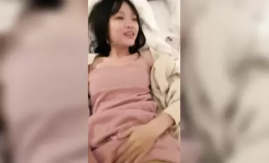 2024年 推特【乾隆六下江南】大神通過抖音各種約啪，調教靚妹，八位妹子，妹子一邊被操，一邊和朋友語音！(4)