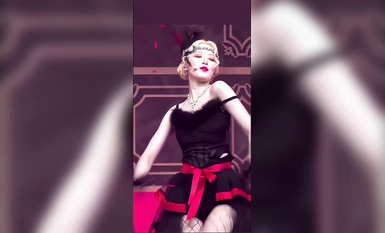 Korean girl group (G)I-DLE member @叶书华 exposed herself while dancing