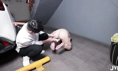 2024年5月，【JVID重磅】人气模特【乔安】车库捆绑调教太色情了超顶，魅惑眼神好撩人