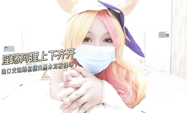 계란 케이크와 날씬한 91 자형 꼬마 마녀가 너무 배가 고파서 아리를 위아래로 펼치고 구강 성교를하면서 질, 엉덩이 플러그, 꼬리 플러그, 꿀 구멍에 삽입하여 정액을 추출합니다.