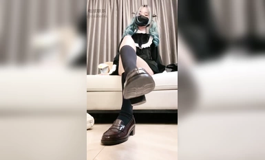 芃芃大人双马尾小恶魔黑袜裸足小皮鞋