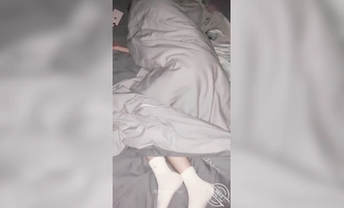 我愛妹妹的小騷穴 妹妹和閨蜜聚會酒後回家睡著了，第一次破處哭一晚上，心糾難受