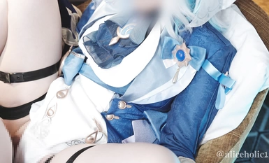 Genshin Impact Furiina กำลังคอสเพลย์วิดีโอเข้าสู่ระบบ