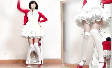 트위터에 묻힌 감독 바이실루와 로리타는 두 가지 관점에서 춤추고 자위한다