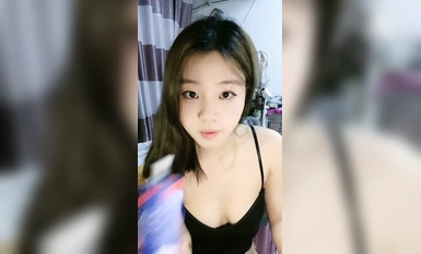 主播粉嫩嫩少女高颜值清纯学妹，娇嫩反差粉嫩骚穴自慰大秀