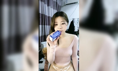 主播粉嫩嫩少女高颜值清纯学妹，娇嫩反差粉嫩骚穴自慰大秀