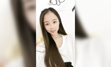 主播【房琪】女神級反差婊，露奶露逼露毛，唱歌挑逗  收費福利