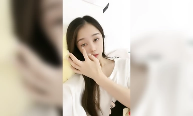 主播【房琪】女神級反差婊，露奶露逼露毛，唱歌挑逗  收費福利