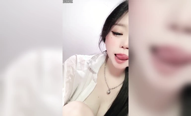 アンカー[ファンは眠い]はとても美しいです~ネット有名人を瞬殺~繊細ではつらつとした胸_小道具で爆発(1)