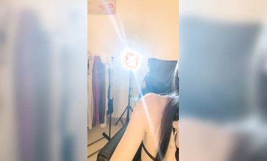 主播【喷水原味姐】人气尤物颜值女神，模特身材，天生淫娃骚出天际，情趣发骚道具自慰(1)