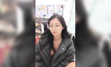 The bitch with contrasting glasses [Jumping Snake] has a devilish figure, dances naked and passionately, and makes me want to masturbate (5)