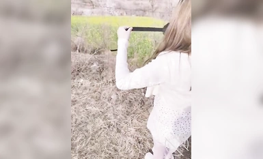 岬の最高峰近親相姦マスター【初めて妹にもらった】菜の花畑での熱闘、大地が空を覆い、ベッドは美しいマンコで出来ていて、マンコから汁が滴るほど卑猥だった