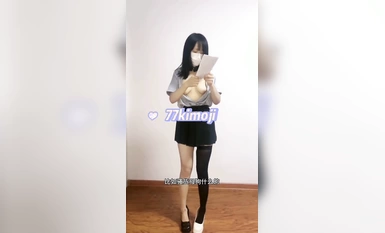 推特上一個研究生，活活女菩薩，【柒柒77kimoji】接受網友各種挑戰，裸舞電擊灌腸風油精生薑插逼，展示子宮口 (1)