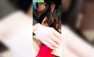 Isteri nakal blogger "cuckoldroxy" melihat puki isterinya berubah menjadi bentuk batang orang lain dan secara peribadi menghalau isterinya untuk disetubuhi oleh hamba hijau Injil 1 (2).