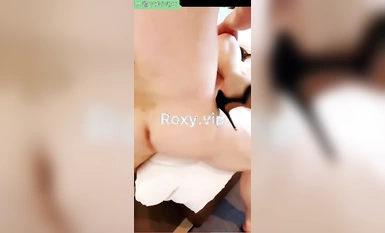 Isteri nakal blogger "cuckoldroxy" melihat puki isterinya berubah menjadi bentuk batang orang lain dan secara peribadi menghalau isterinya untuk disetubuhi oleh hamba hijau Injil 1 (2).