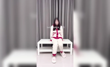 Dewi pelajar sekolah terkemuka "Sister Little D"-pendek 2