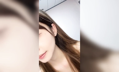 重磅~新尤物女神降臨！~顏值身材秒殺一切網紅明星，尺度全開翹臀扣穴自摸發騷【彎莞】翹臀扣穴自摸發騷太美了 (4)