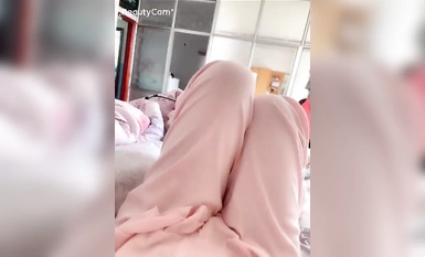 推特极品粉穴开放女神【桃姐姐52mitao】私拍，各种户外露出约炮单男3P无套内射，亮点是B芽外露(3)