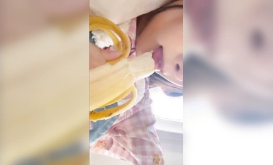 Bạn có thích cô nàng Twitter loli "Tututututuji" ngây thơ và tương phản mạnh dạn lộ diện trong rạp chiếu phim, cô nàng trong sáng và dễ thương bên ngoài nhưng lại siêu tương phản ở nơi riêng tư?