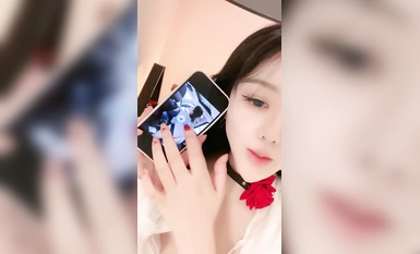 หีสีชมพูสวยสุด ๆ เทพธิดาผู้มีชื่อเสียงทางอินเทอร์เน็ต [จูกัด] มีหีไร้ขนและอ่อนโยนเหมือนตุ๊กตาถูหีใช้อุปกรณ์ประกอบฉากขนาดใหญ่เพื่อสอดเข้าและออกและเจาะลึกไปจนถึงจุดสิ้นสุด